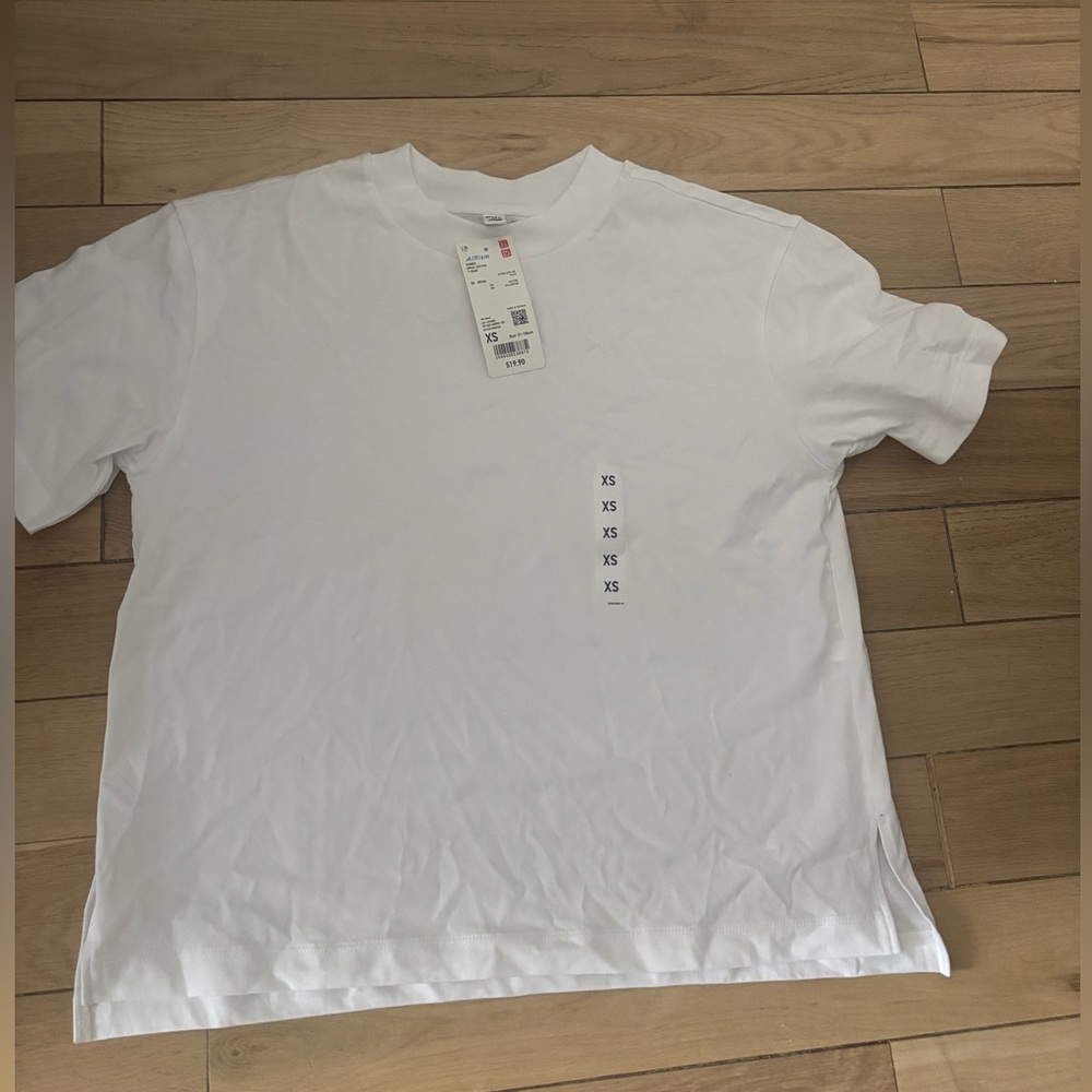 Uniqlo AIRism T-Shirt - NWT